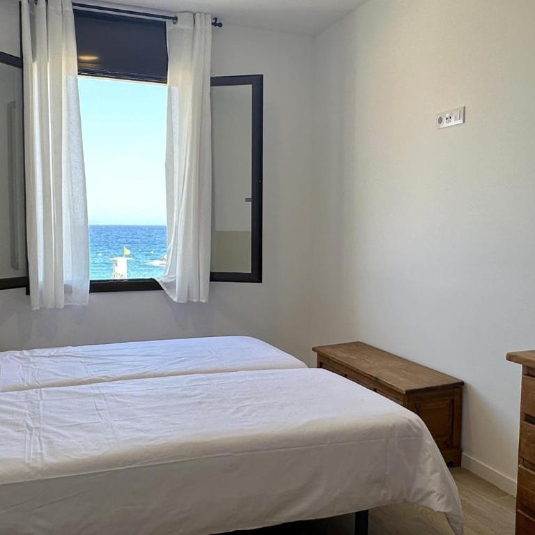 LETS HOLIDAYS Wake Up by the Sea in Victoria apartment 2 - Apartamento - 33