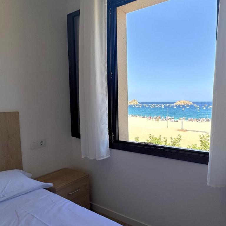 LETS HOLIDAYS Wake Up by the Sea in Victoria apartment 2 - Apartamento - 35
