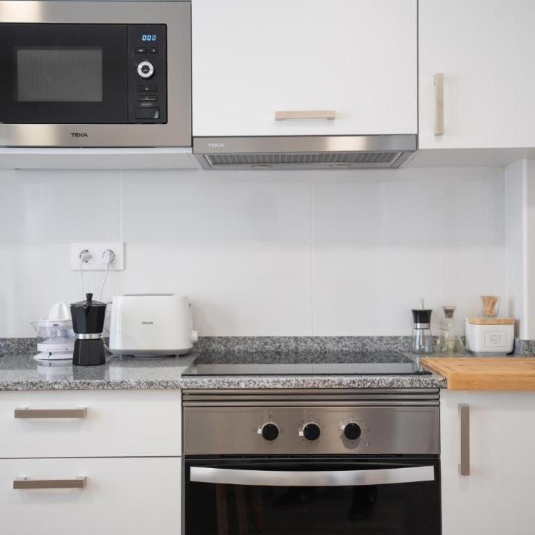 LETS HOLIDAYS Wake Up by the Sea in Victoria apartment 2 - Apartamento - 42
