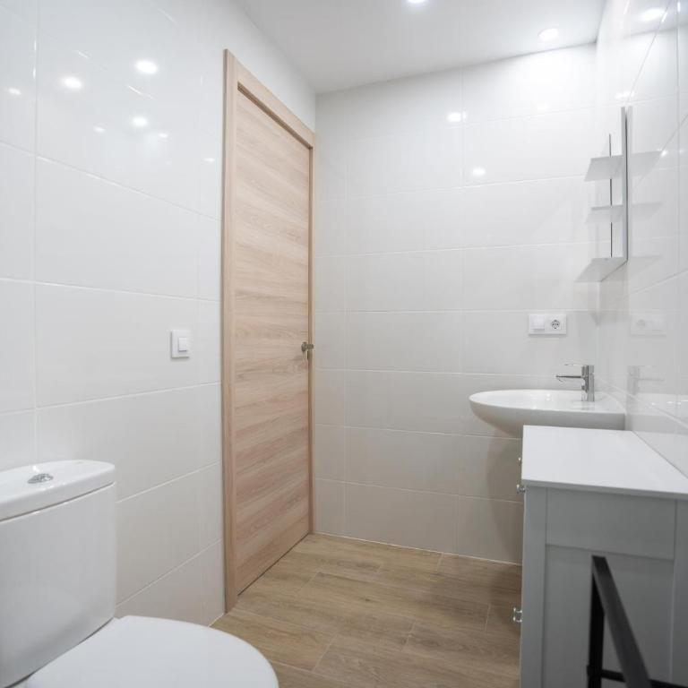 LETS HOLIDAYS Wake Up by the Sea in Victoria apartment 2 - Apartamento - 44