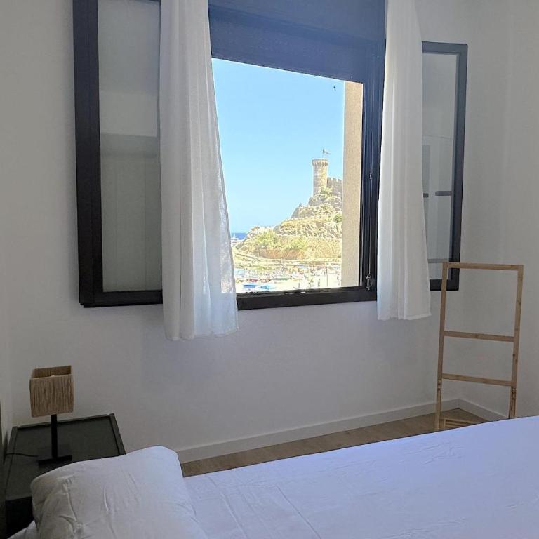 LETS HOLIDAYS Wake Up by the Sea in Victoria apartment 2 - Apartamento - 54