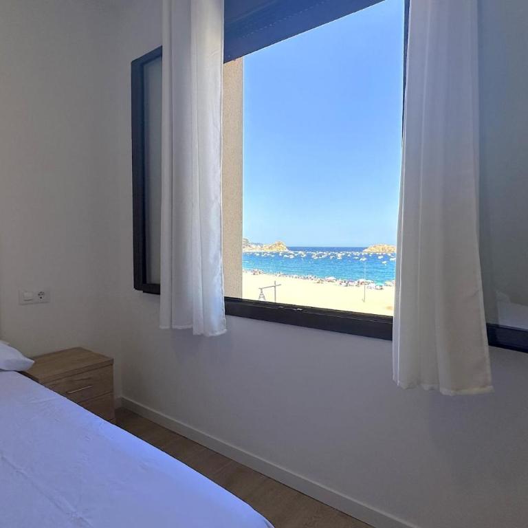 LETS HOLIDAYS Wake Up by the Sea in Victoria apartment 2 - Apartamento - 57