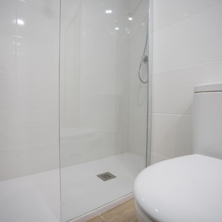 LETS HOLIDAYS Wake Up by the Sea in Victoria apartment 2 - Apartamento - 68