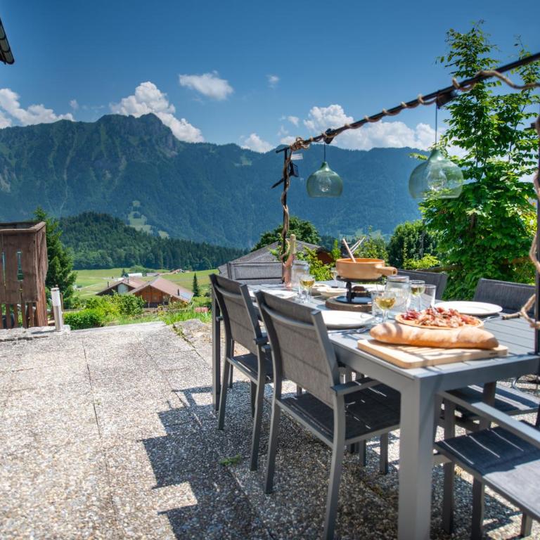 Chalet spa avec terrasse et vue alpine - Apartment mit 2 Schlafzimmern mit Balkon und Terrasse - 35