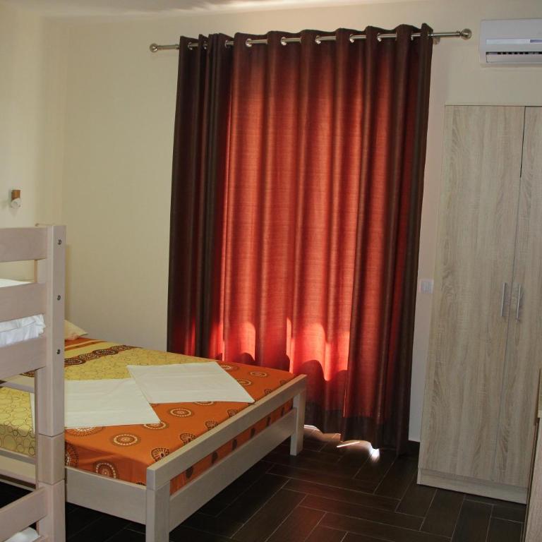 Apartments Family Ibrahimi - Četvorokrevetna Soba - 3