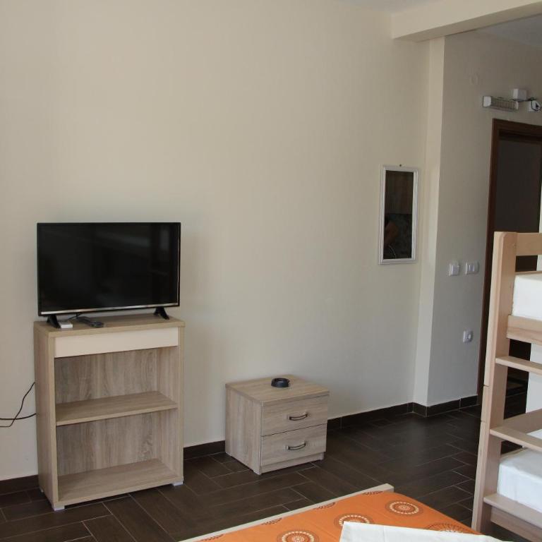 Apartments Family Ibrahimi - Četvorokrevetna Soba - 6