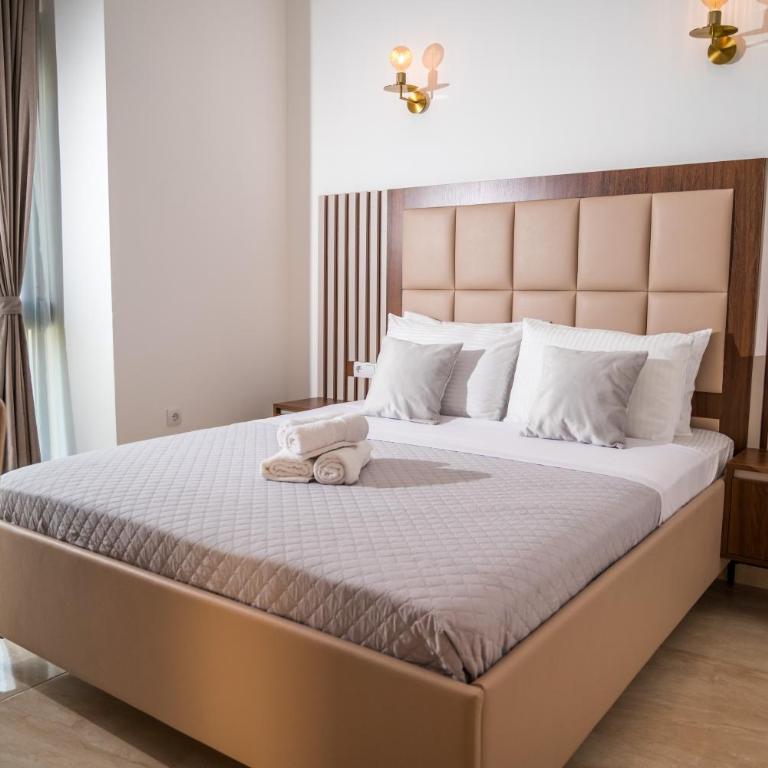 Robi Apartments - One-Bedroom Apartment with View - 1