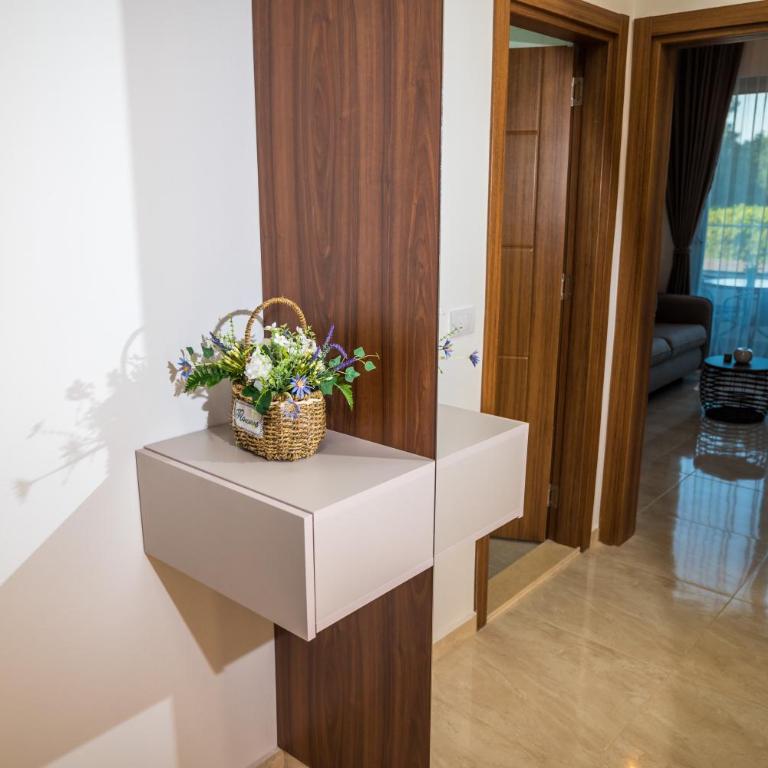 Robi Apartments - One-Bedroom Apartment with View - 2