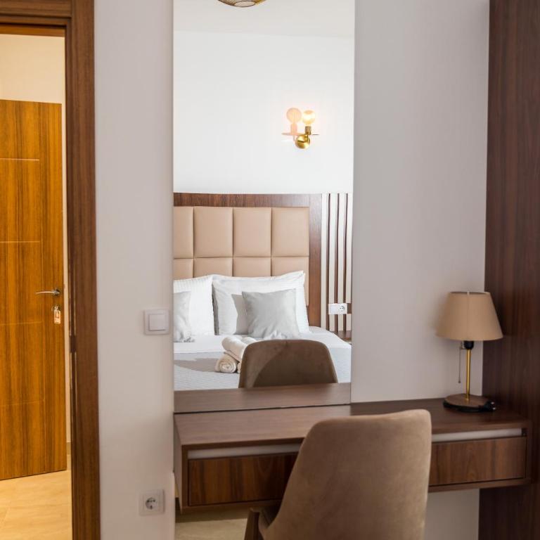 Robi Apartments - One-Bedroom Apartment with View - 7