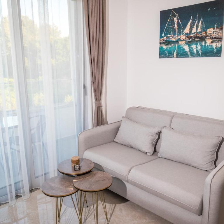 Robi Apartments - One-Bedroom Superior Apartment - 2