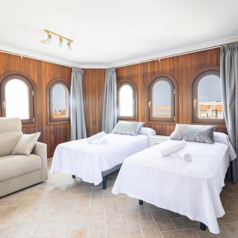 Hotel Boutique Zahara - Quadruple Room with Private Bathroom - 2