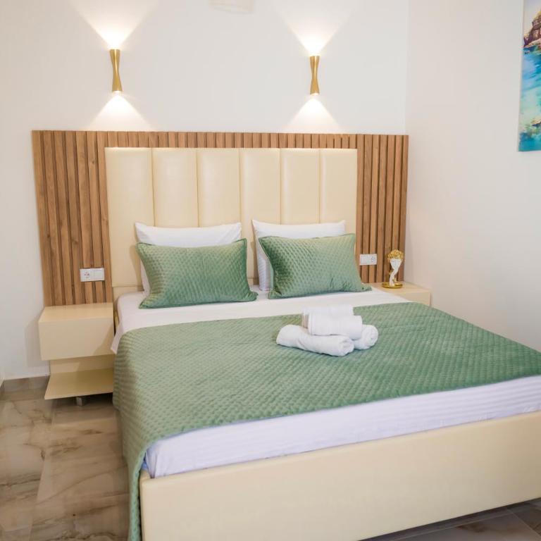 Robi Apartments - Deluxe One-Bedroom Apartment with Garden View - 3