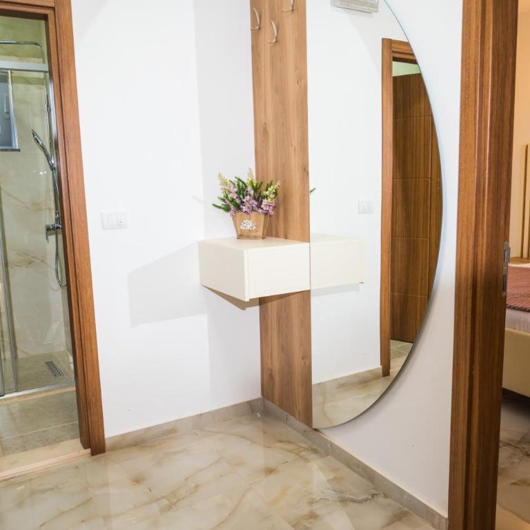 Robi Apartments - One-Bedroom Apartment with Garden View - 6