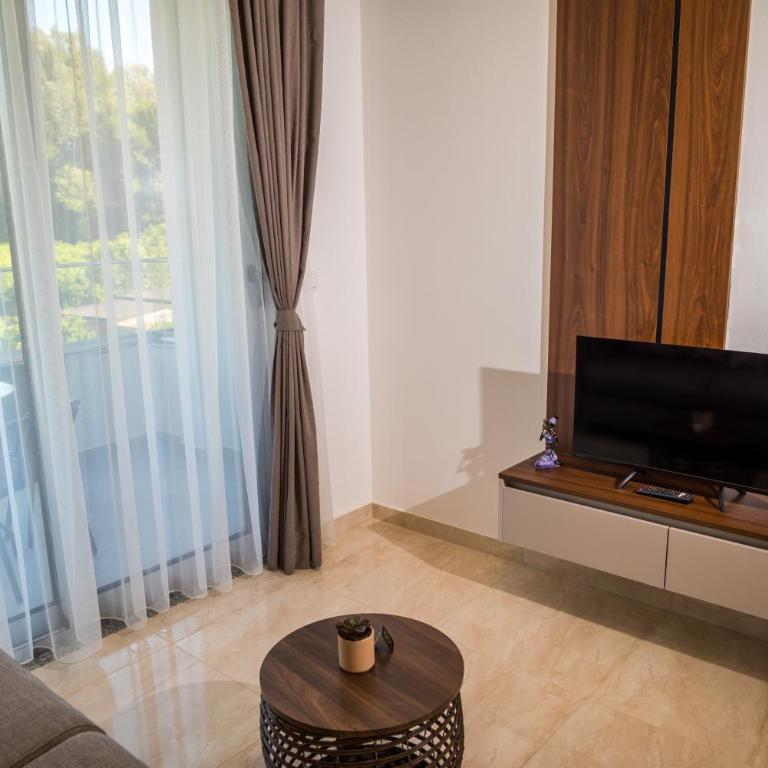 Robi Apartments - One-Bedroom Apartment - 5