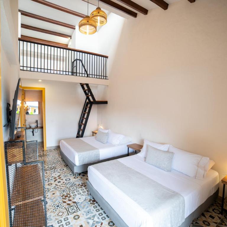 Casa Serafin Hotel - Superior Family Room - 2