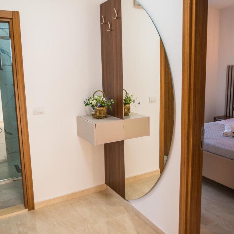 Robi Apartments - One-Bedroom Apartment with View - 11