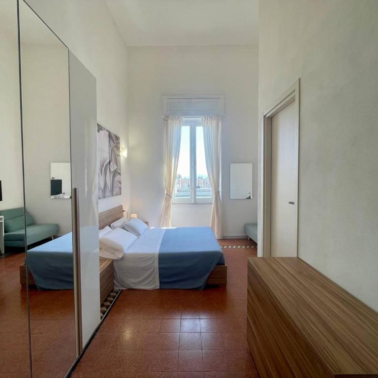 Onlyrooms V - Portside & Train Station - Double Room with Sea View - 7