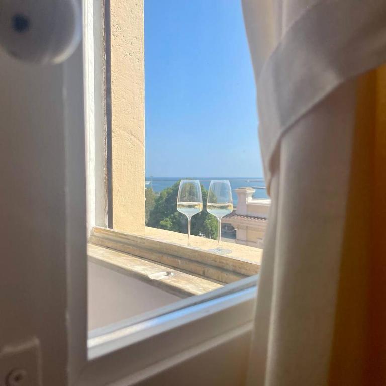 Onlyrooms V - Portside & Train Station - Double Room with Sea View - 8