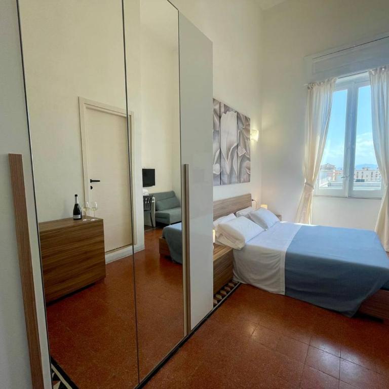 Onlyrooms V - Portside & Train Station - Double Room with Sea View - 16