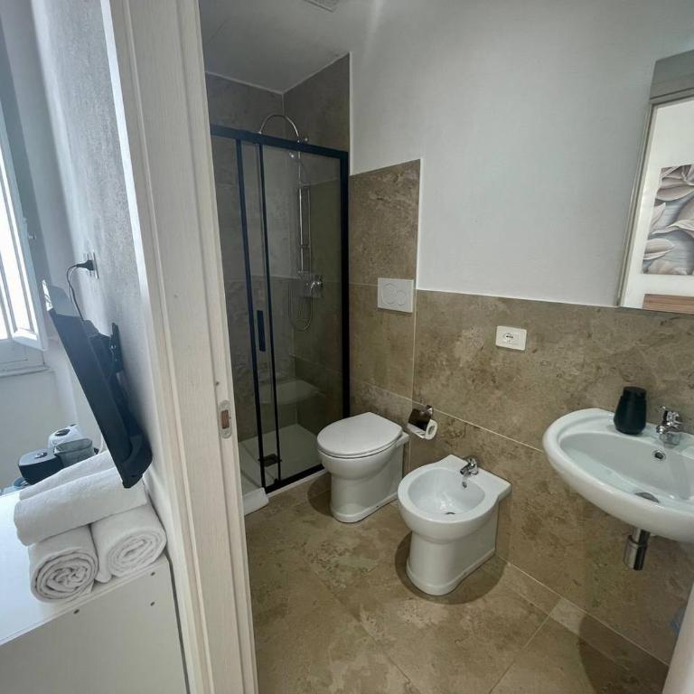 Onlyrooms V - Portside & Train Station - Double Room with Private Bathroom - 10