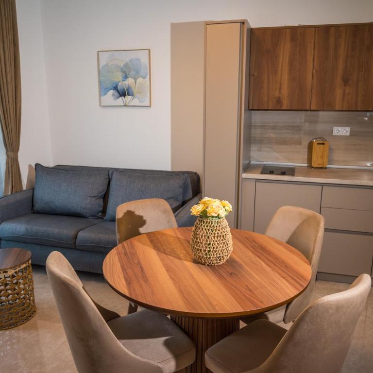 Robi Apartments - Family Two-Bedroom Apartment with View - 4
