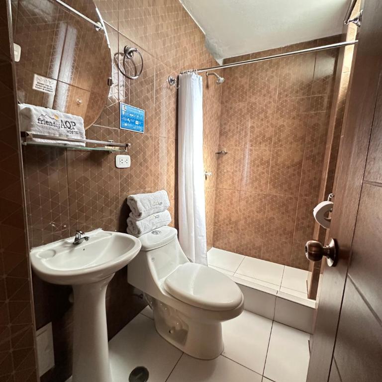FRIENDLY AQP - Bed in 4-Bed Mixed Dormitory Room - 1