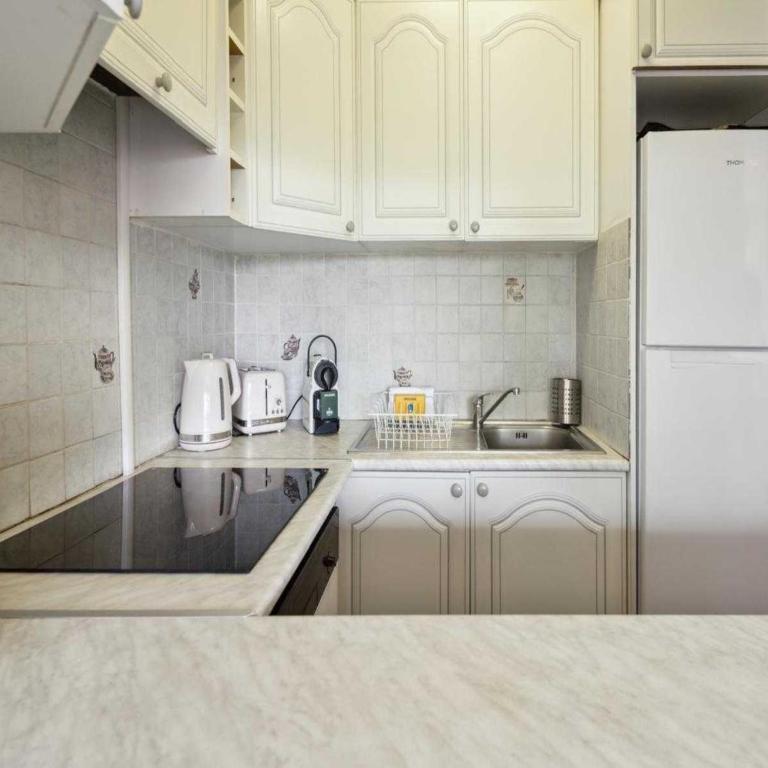 Apt 2BR 4P - Balcony & 5min to Beach Saint-Tropez - Apartamento - 10