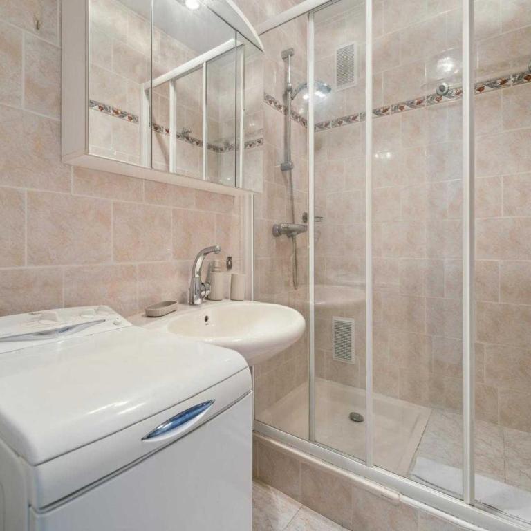 Apt 2BR 4P - Balcony & 5min to Beach Saint-Tropez - Apartamento - 22