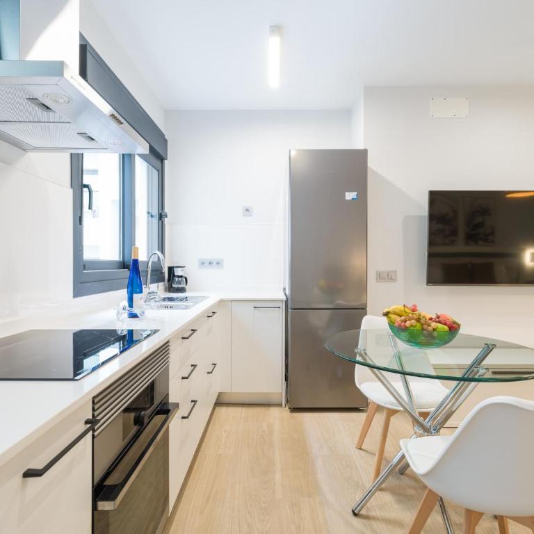 Apartment in La Isleta near Las Canteras Beach - Ferienhaus - 2