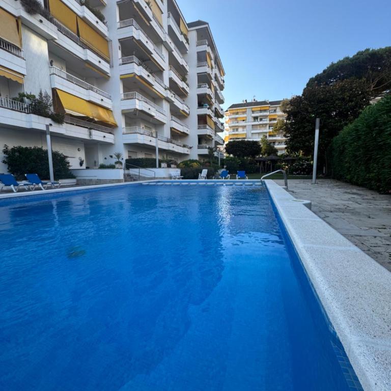 Lujoso piso enfrente de playa de Fenals, 2 terrazas - Apartamento de 1 dormitorio - 35