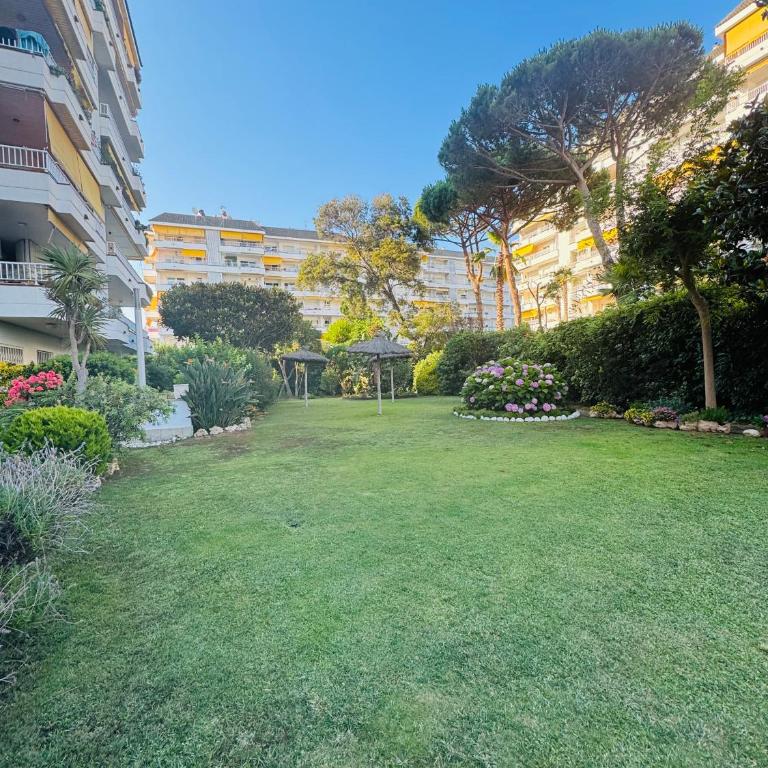 Lujoso piso enfrente de playa de Fenals, 2 terrazas - Apartamento de 1 dormitorio - 13