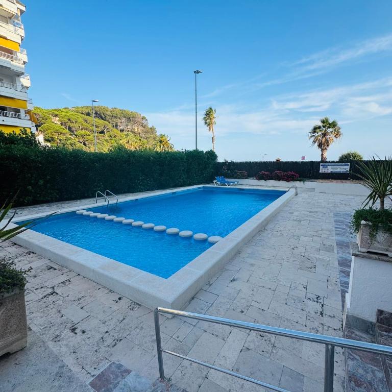 Lujoso piso enfrente de playa de Fenals, 2 terrazas - Apartamento de 1 dormitorio - 36