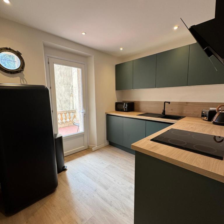 #101-Heart of Vieil Antibes - Place Nationale-High-End Newly Renovated & Furnished Appartment - Appartement 2 Chambres - 4