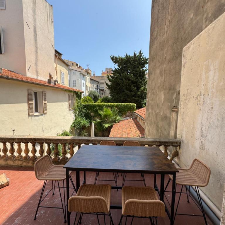 #101-Heart of Vieil Antibes - Place Nationale-High-End Newly Renovated & Furnished Appartment - Appartement 2 Chambres - 3