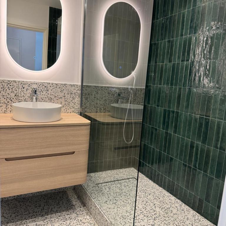 #101-Heart of Vieil Antibes - Place Nationale-High-End Newly Renovated & Furnished Appartment - Appartement 2 Chambres - 6