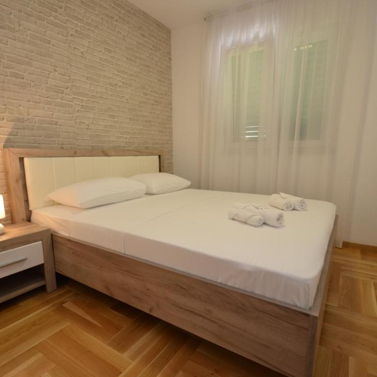 Discovery Point Apartments - One-Bedroom Apartment with Terrace - 7