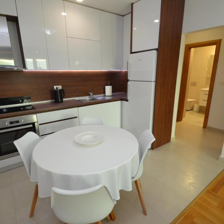 Discovery Point Apartments - One-Bedroom Apartment with Terrace - 9