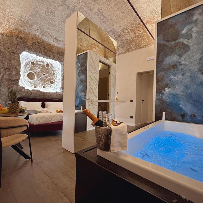 Corona Suite & Rooms - Superior King Room - 1