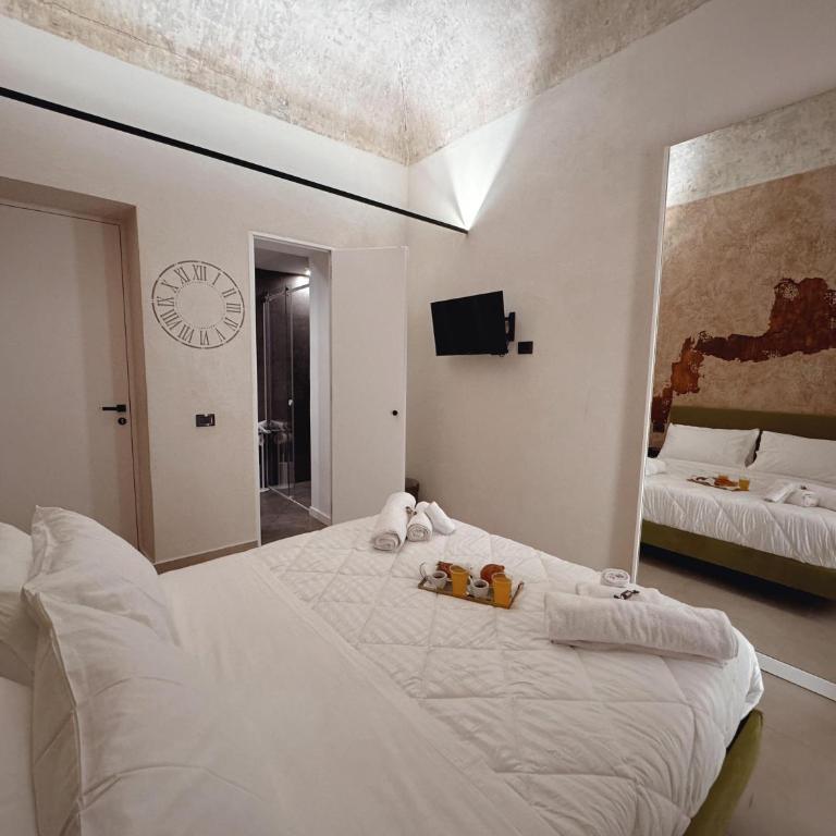 Corona Suite & Rooms - Double Room with Patio - 1