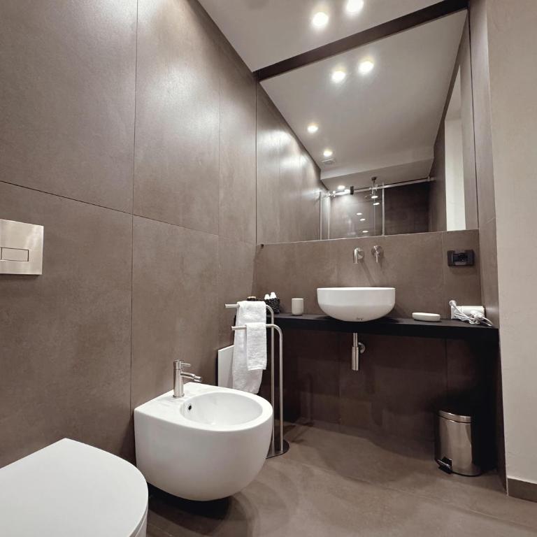 Corona Suite & Rooms - Superior Queen Room - 6