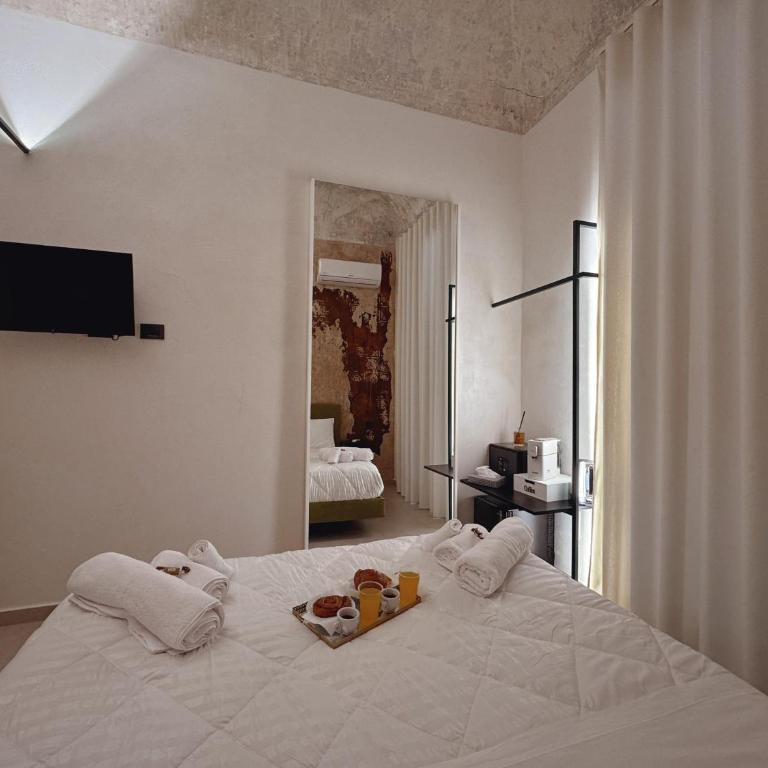 Corona Suite & Rooms - Double Room with Patio - 19