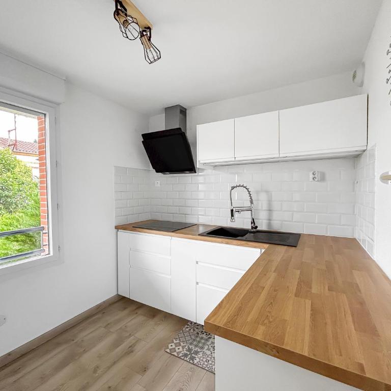 T3 Cosy à Albi avec Terrasse, Piscine & Parking - Apartment mit 2 Schlafzimmern - 12