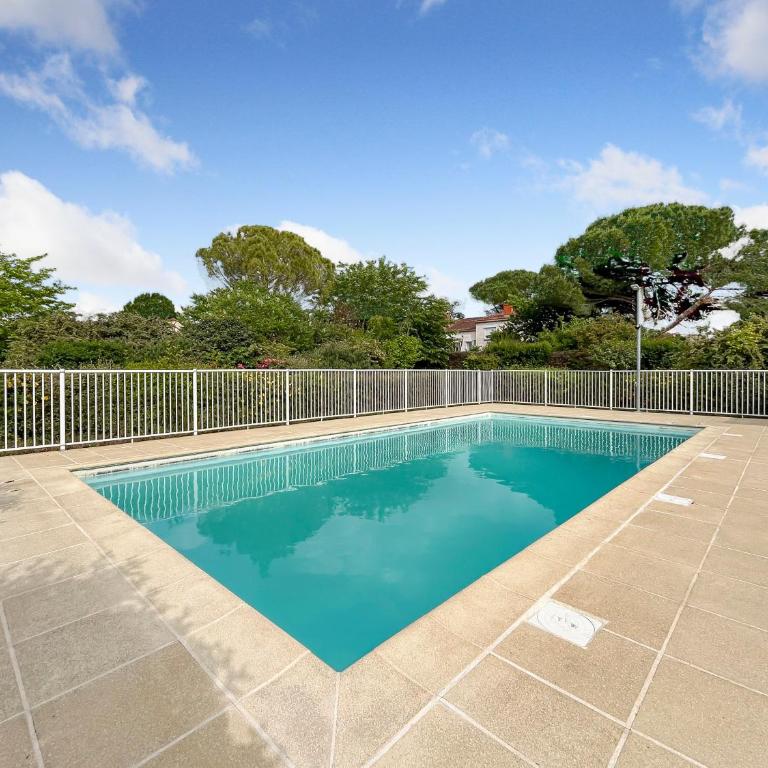 T3 Cosy à Albi avec Terrasse, Piscine & Parking - Apartment mit 2 Schlafzimmern - 38