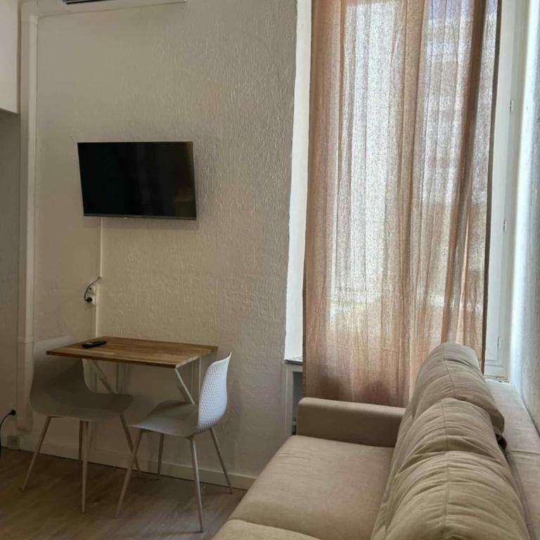Juan Les Pins Centre, 3-person studio with mezzanine - One-Bedroom Apartment - 5