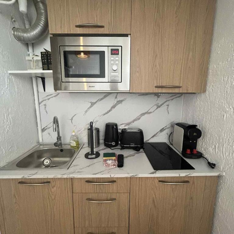 Juan Les Pins Centre, 3-person studio with mezzanine - One-Bedroom Apartment - 20
