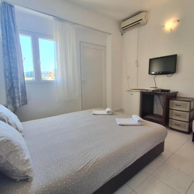 Sunlight Apartments Bečići - Basic Triple Room - 9