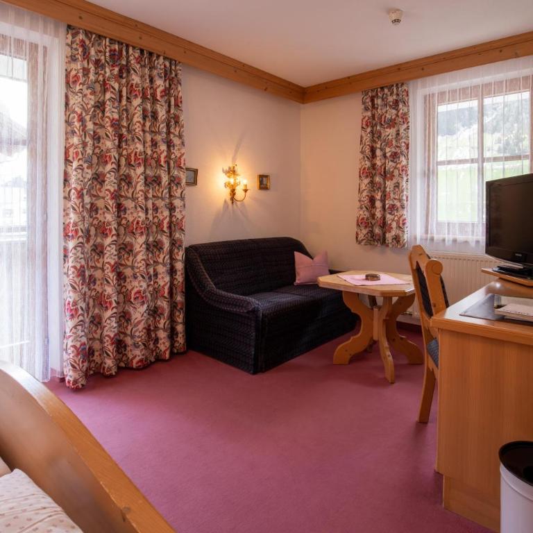 Hotel Persura - Standard Doppelzimmer mit 2 Doppelbetten - 2