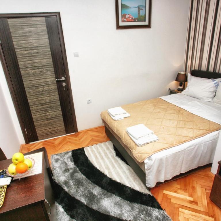 Apartments Obala - Katić - Double Room with Balcony - 3