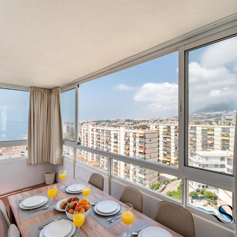Andalusian Style 3 Bd Apartment with Sea Views in Central Benalmadena - Three-Bedroom Apartment - High Floor - 5