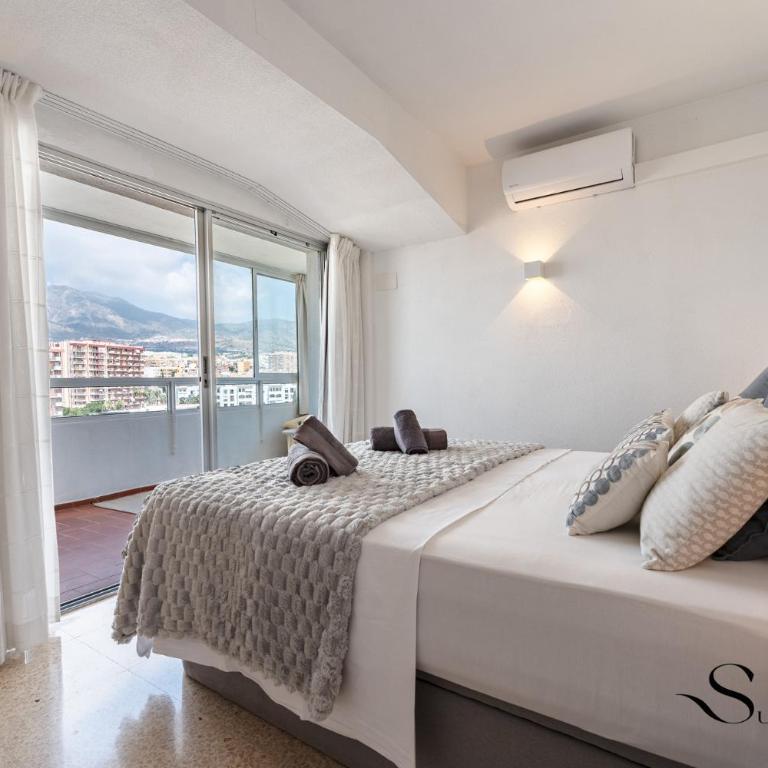Andalusian Style 3 Bd Apartment with Sea Views in Central Benalmadena - Three-Bedroom Apartment - High Floor - 18